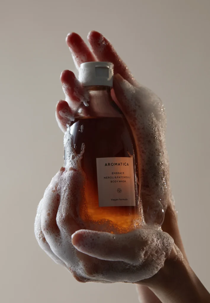AROMATICA Embrace Neroli & Patchouli Body Wash, 300ml konsistencija