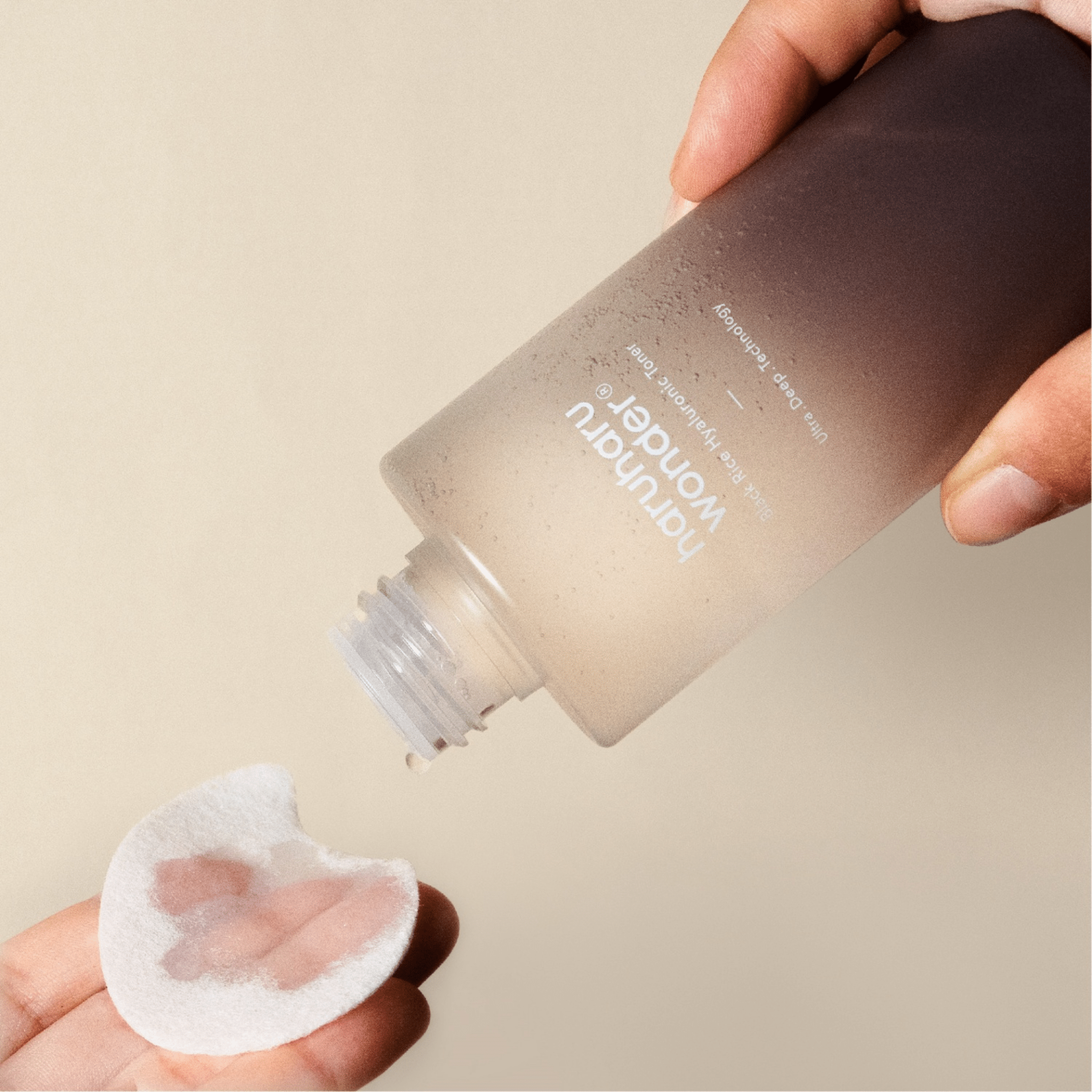 Haruharu Wonder Black Rice Hyaluronic Toner, 150ml tonikas konsistencija