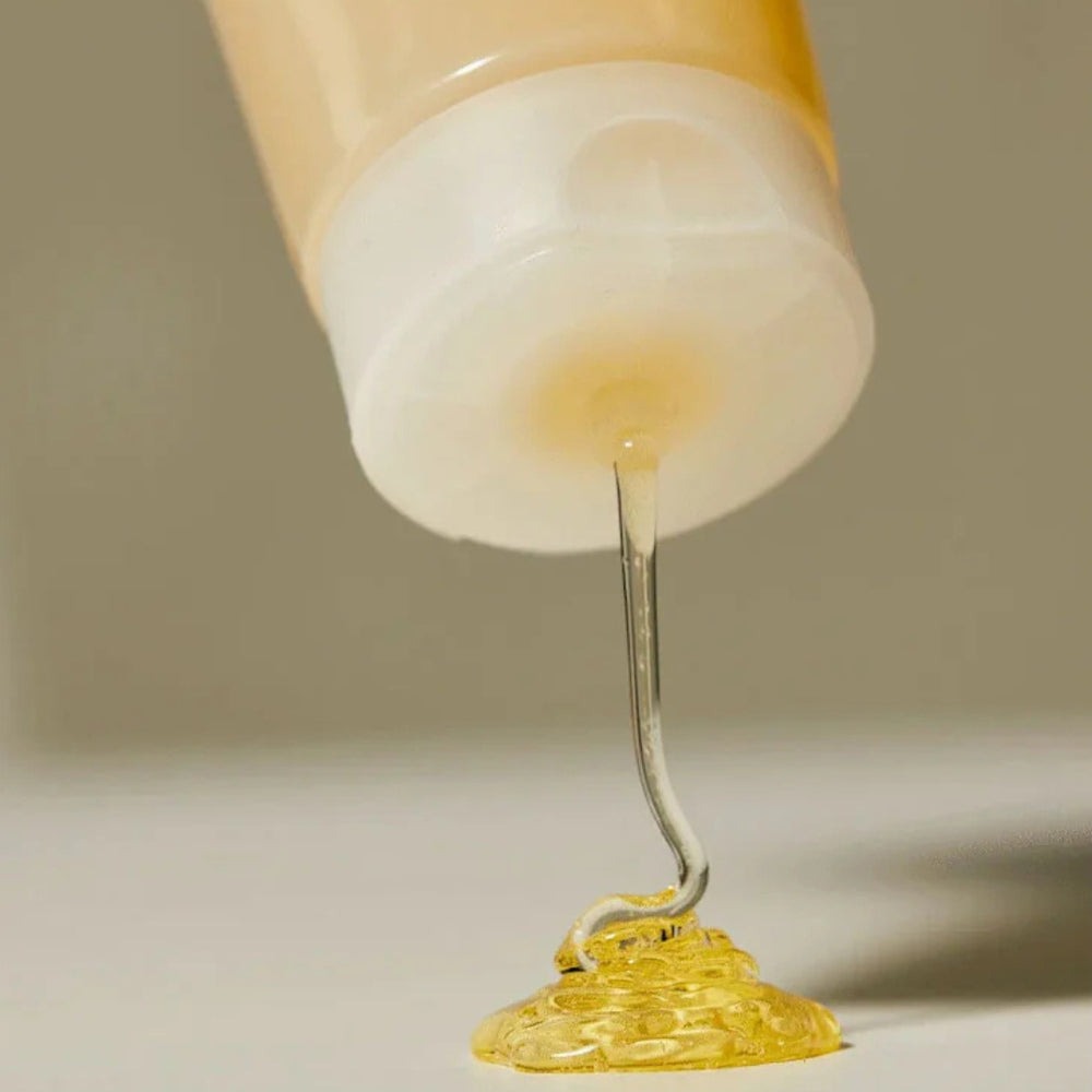 iUNIK Calendula Balancing Foam Gel Cleanser, 150ml konsistencija